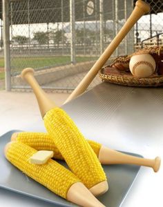 2 stk Maiskolbe-holdere med Utseende av Balltre