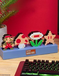 Licensierad Super Mario Retro Icon Lamp med 3 ljuslägen 30 cm