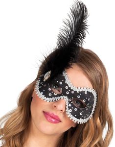 Svart Ögonmask Med Svarta Fjädrar och Silverfärgade Dekorationer