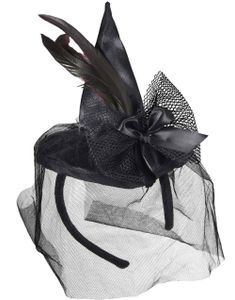 Svart huvudbonad med häxhatt och röda fjädrar