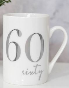 60 ÅR -  Kopp i Porselen med Sølvfarget Tekst i Gaveeske 325 ml